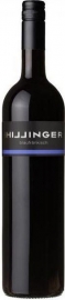 Blaufr�nkisch 2010, Hillinger  - Dunkles Rubin mit violetten Reflexen, das Aroma intensiv nach Beeren mit w�rzigem Hintergrund. Der Gaumen pr�sentiert sich filigran und feinnervig, die Tanninstruktur ist geschmeidig, das Finish harmonisch. Jetzt trinkre...