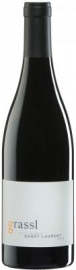 St.Laurent Classic 2007, P. Grassl - Komplexe und etwas vegetabile, zart mineralische Kirsch-Beerennase mit T�nen von Maroni, Nussschalen und Kakao. Straff, kr�ftig, k�hl und mineralisch am Gaumen, klare Kirsch-Beerenfrucht, hat Substanz und Nachhaltigkeit,...